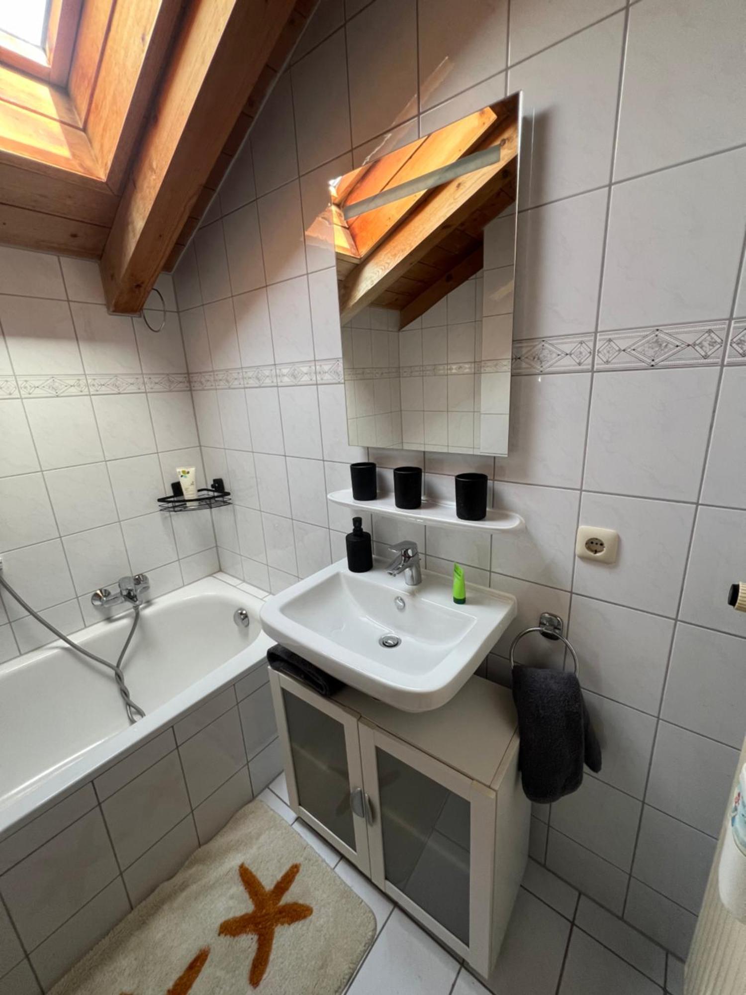 Gemuetliche Dachgeschosswohnung Mit Balkon Ainring Exterior foto